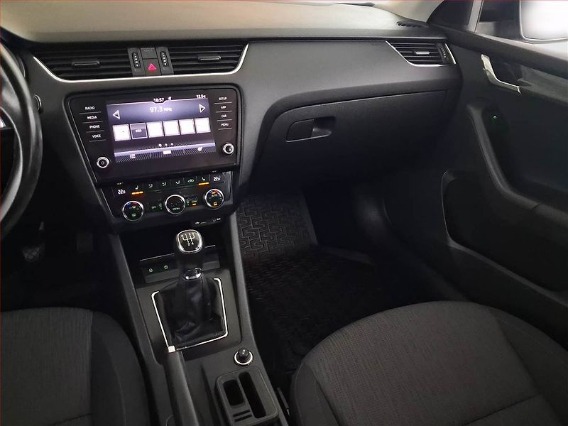 Škoda Octavia (2017) Style 1.6 TDI, Serv.kniha - fotka 8 z 15