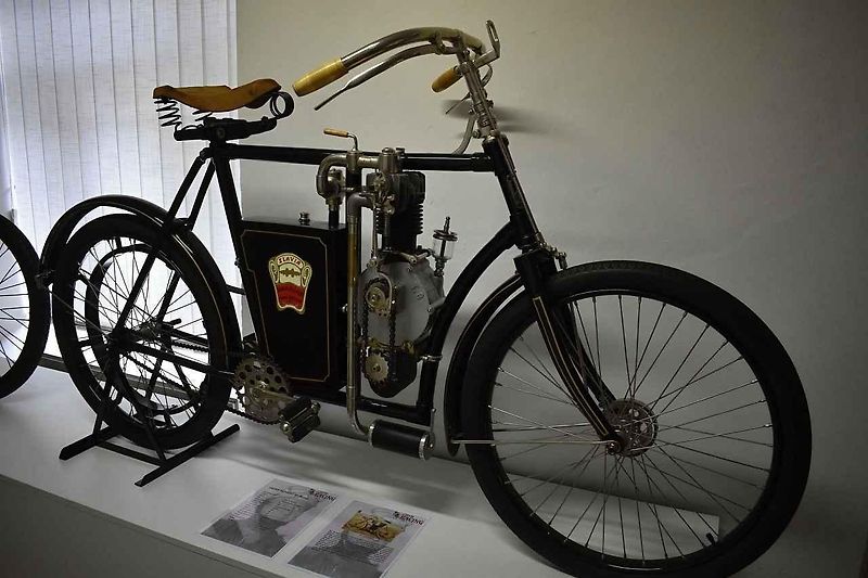 Tovární Jawa 350 pro seriál závodů Mistrovství světa z konce šedesátých lete - zřejmě technicky nejdokonalejší motocykl té doby