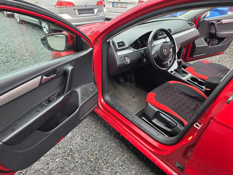 Volkswagen Passat 1.6 TDI Led Tz Navigace  - fotka 13 z 20