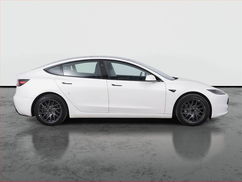 Tesla Model 3 (2025) Standard Range 60kWh, SoH 97% - fotka 6 z 20