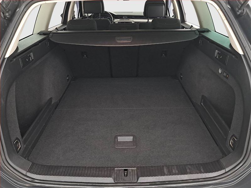 Volkswagen Passat (2017) 2.0 TDI, Automat, Navi - fotka 14 z 21