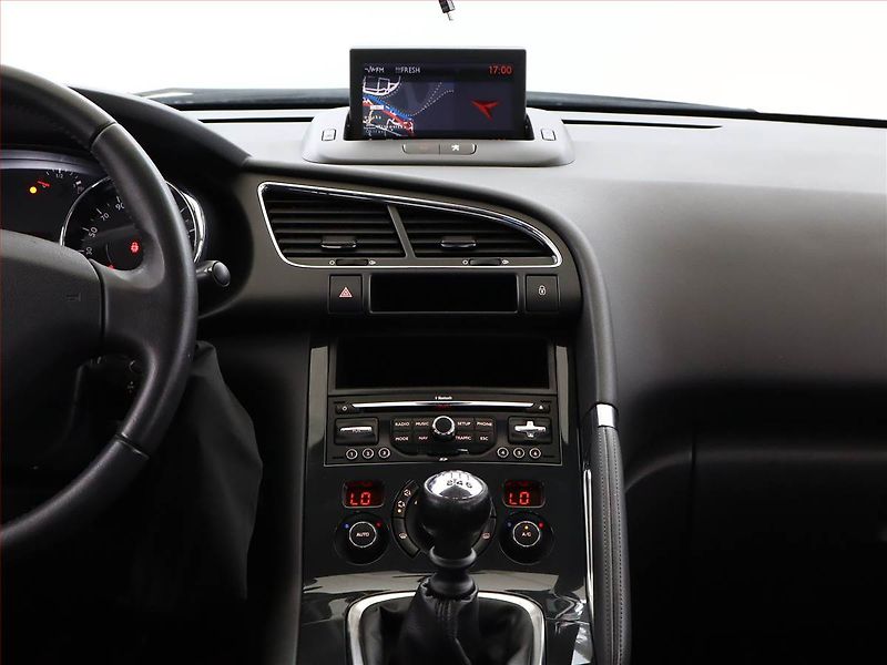Peugeot 3008 (2012) 1.6 HDi, Serv.kniha, Navi - fotka 10 z 17