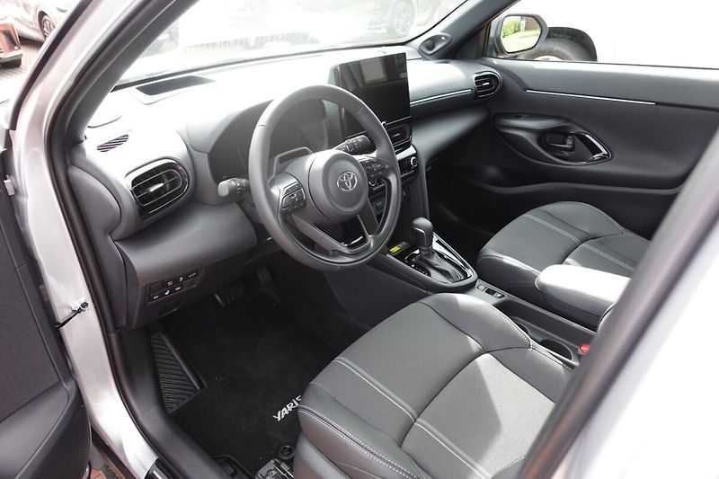 Toyota Yaris Cross 1,5 HEV Executive Tech VIP - fotka 11 z 36