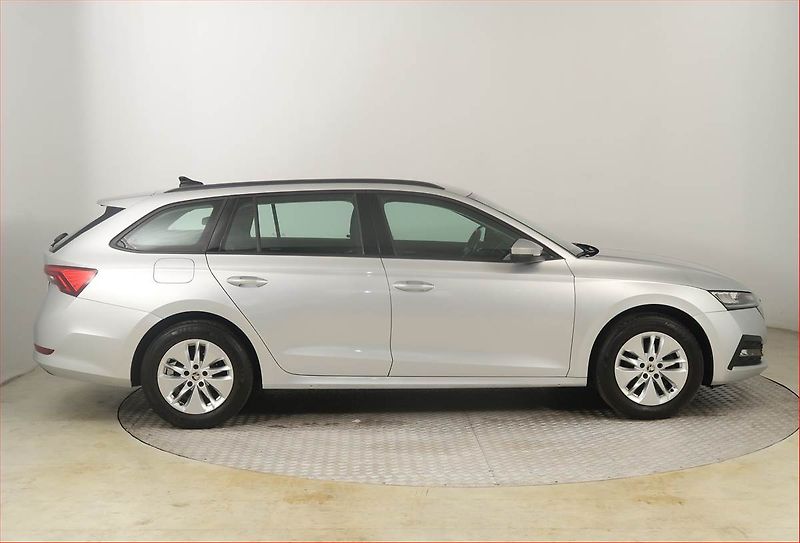 Škoda Octavia (2022) Ambition 2.0 TDI, ČR,1.maj - fotka 6 z 19