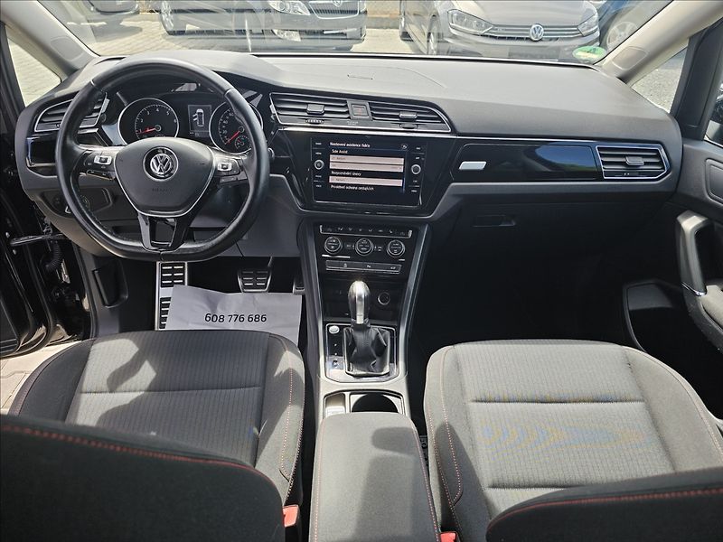 Volkswagen Touran 1,4 Tsi 110KW DSG Sound 7MÍST - fotka 25 z 47