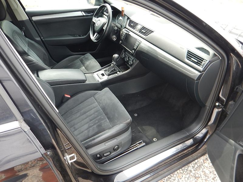 Škoda Superb 2.0 TDI, DSG, 4x4, TAŽNÉ - fotka 13 z 35