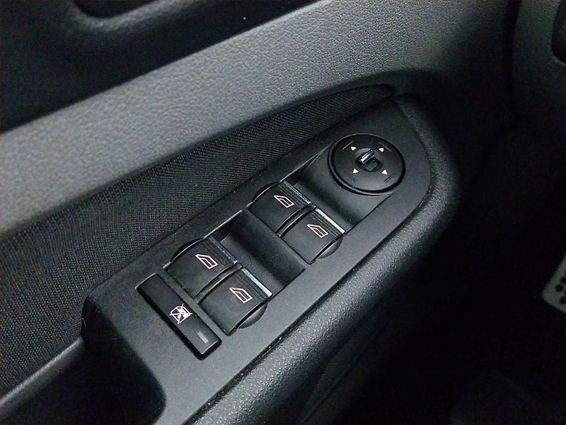 Ford Focus (2010) 1.6 TDCi, nová STK - fotka 15 z 16