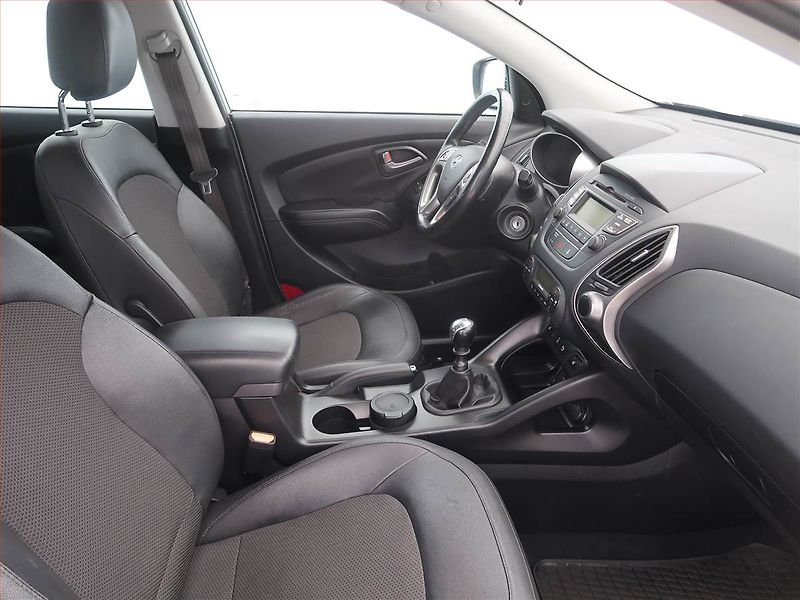 Hyundai ix35 (2014) 2.0 CRDi, 4X4, Kůže, Tempomat - fotka 9 z 18