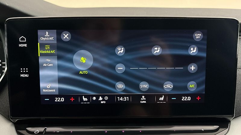 Škoda Octavia 2.0 TDI DSG Style Combi - fotka 25 z 26