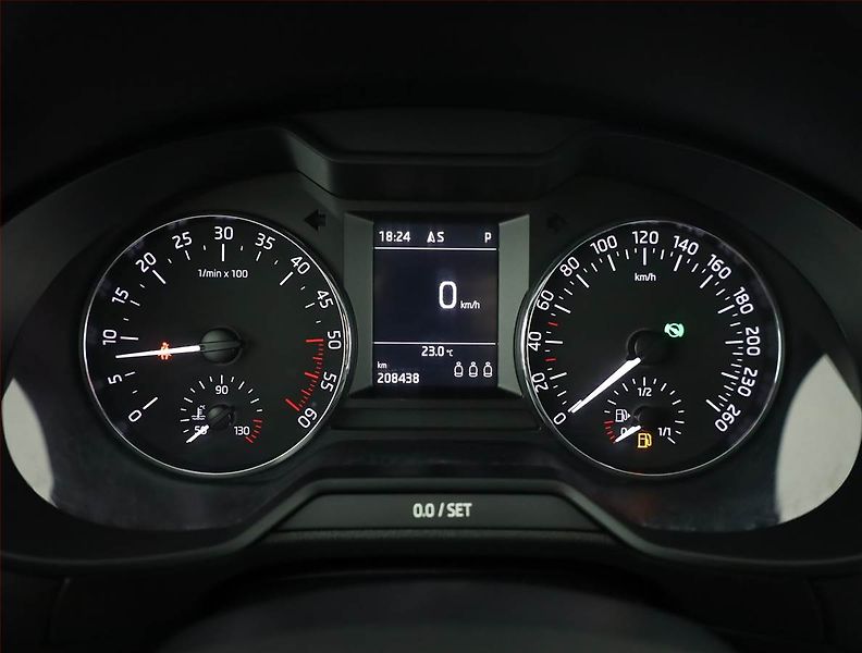 Škoda Octavia (2016) 1.6 TDI, Automat, Navi, Xenony - fotka 9 z 19