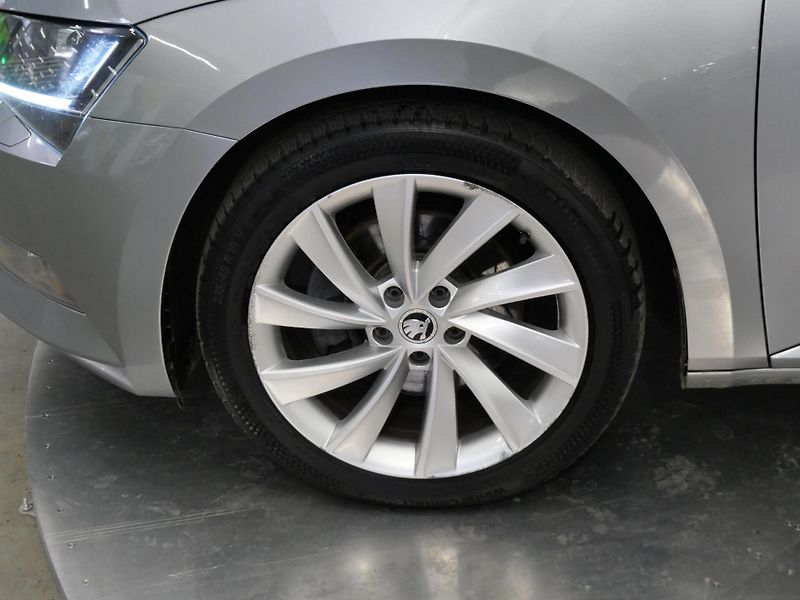 Škoda Superb - fotka 10 z 27