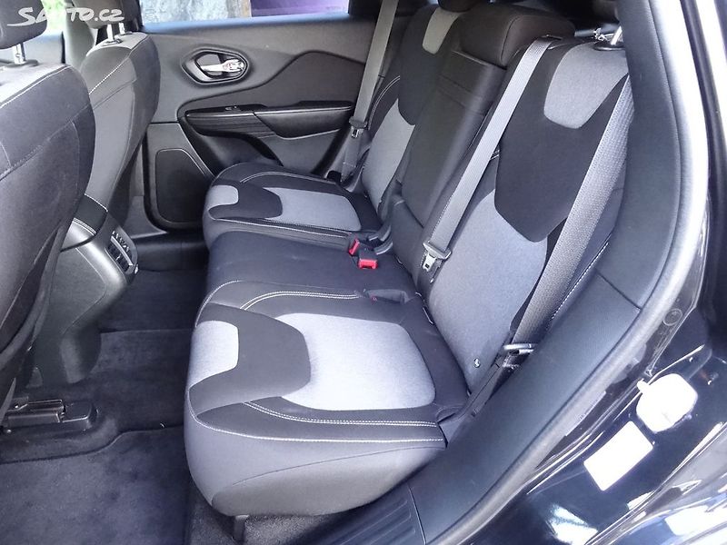 Jeep Cherokee 2.0/103kW MultiJet 4x4(Manual) - fotka 29 z 29