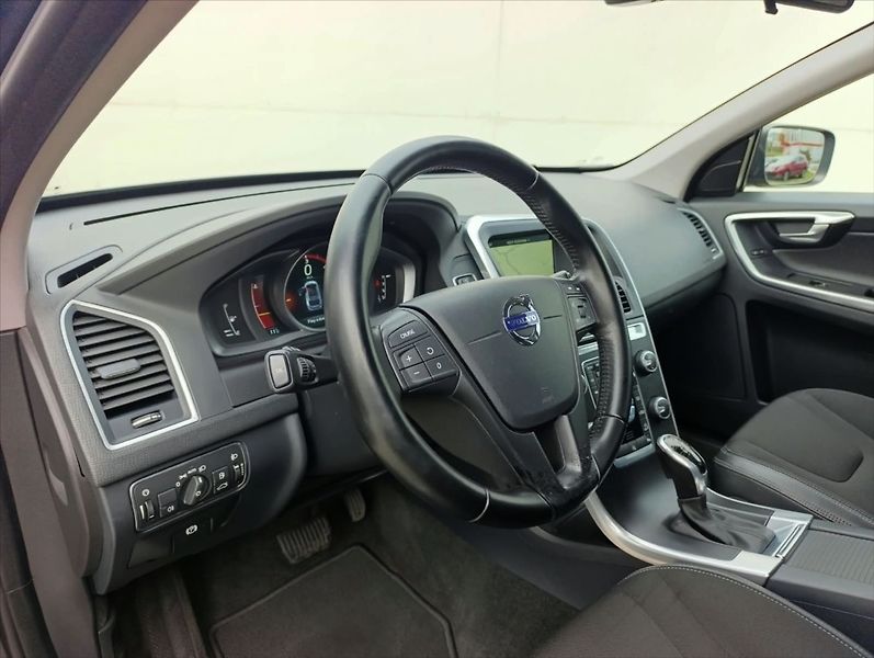 Volvo XC60 2,4 D4 Automat.4x4,Navi,Kůže, - fotka 13 z 32