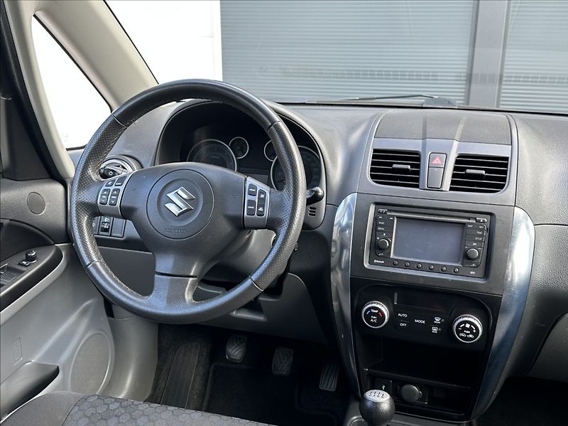 Suzuki SX4 2,0 DDiS 135PS  Style 4x4 - fotka 23 z 51