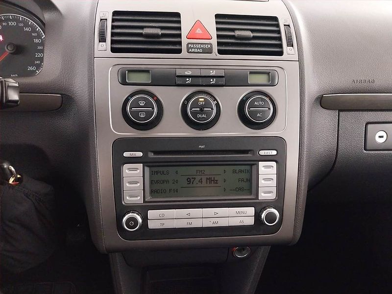 Volkswagen Touran (2007) 1.9 TDI, 7 míst, po STK, Tažné - fotka 12 z 17