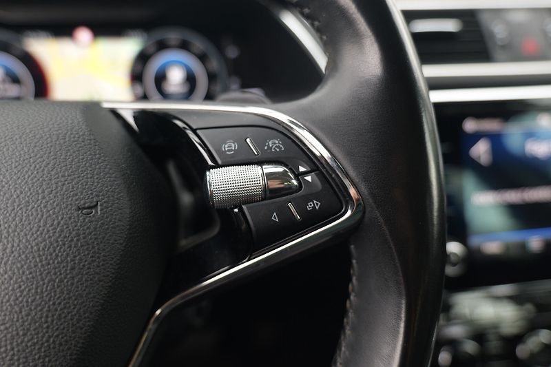 Škoda Superb TDI 110 kW Kůže Matrix Canton - fotka 22 z 38