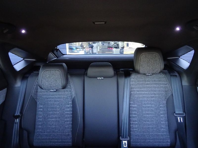 Peugeot 3008 (2026) BUSINESS Hybrid 145k e-DCS6 - fotka 16 z 49