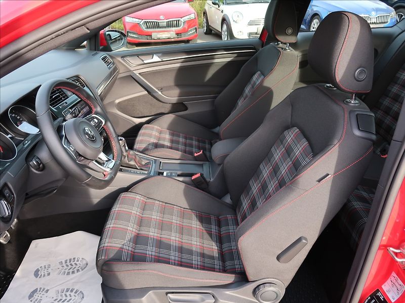 Volkswagen Golf 2,0 TSi,162kW,GTI,NovéČR - fotka 12 z 22