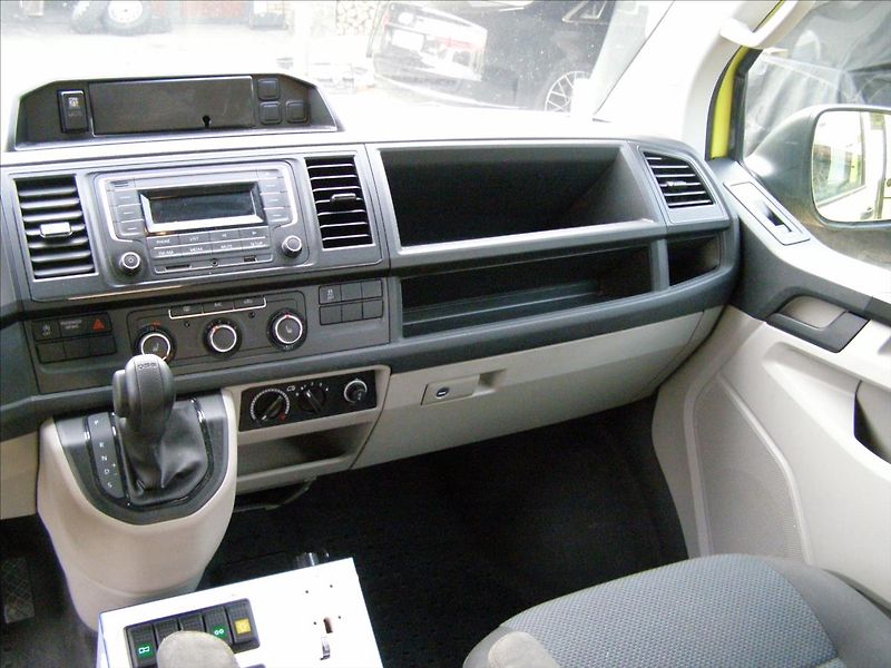 Volkswagen Transporter 2,0   150KW 4x4 DSG - fotka 22 z 34