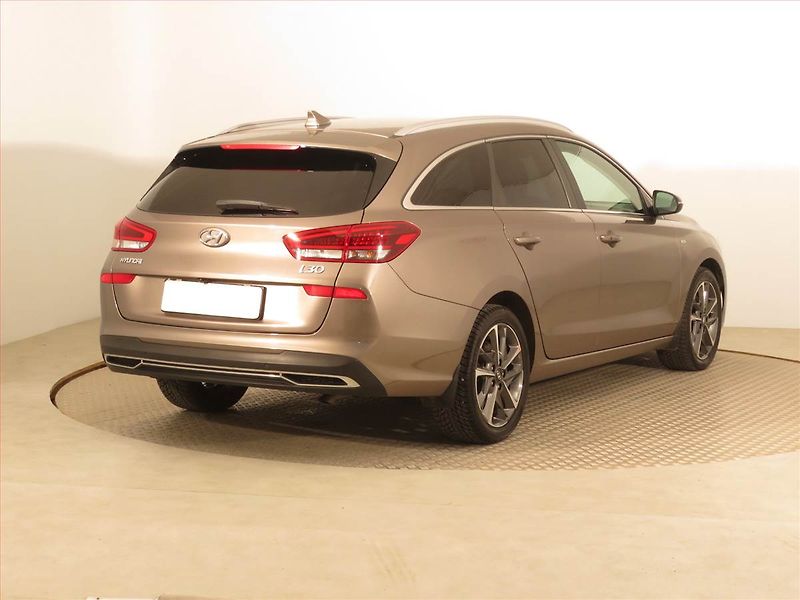 Hyundai i30 (2020) 1.5 T-GDI MHEV, Automat - fotka 5 z 18