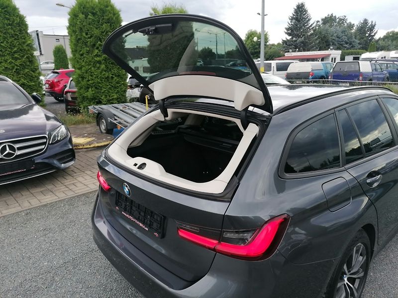 BMW Řada 3 (2021) 2.0 318D A/T Kůže - fotka 27 z 33