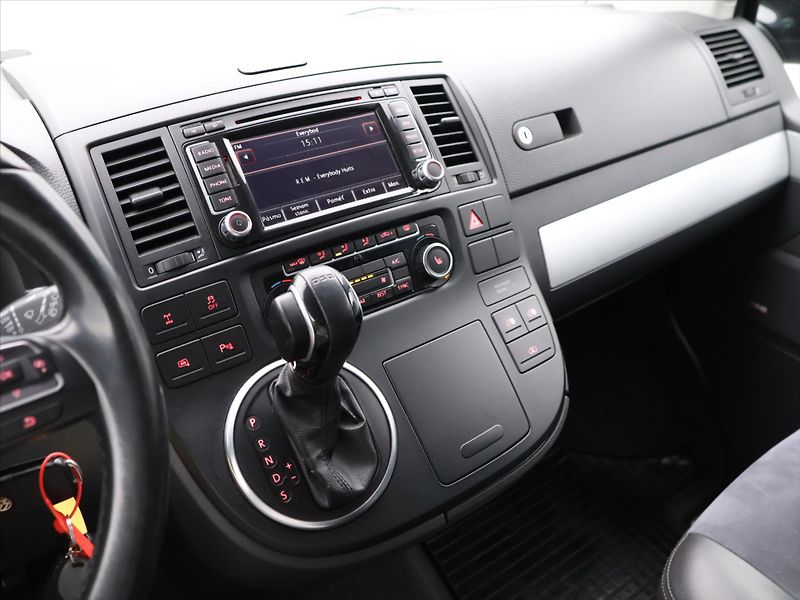 Volkswagen Multivan 2,0 TSI 150kW 4M DSG Highline - fotka 23 z 39