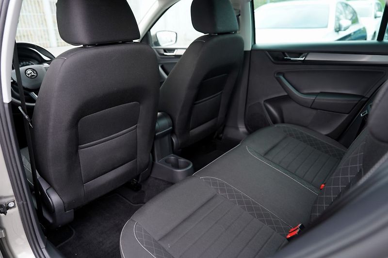 Škoda Rapid 1.0 TSI  Style, manuál, ČR - fotka 32 z 39
