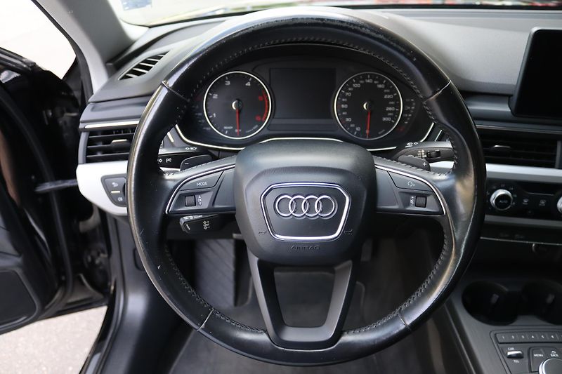 Audi A4 2.0TDI S-TRONIC SEDAN 110kW - fotka 24 z 50