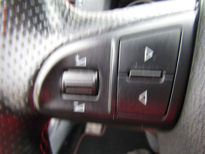 Škoda Octavia (2012) 2.0 TSi, RS, DSG, xenon, TZ - fotka 14 z 19