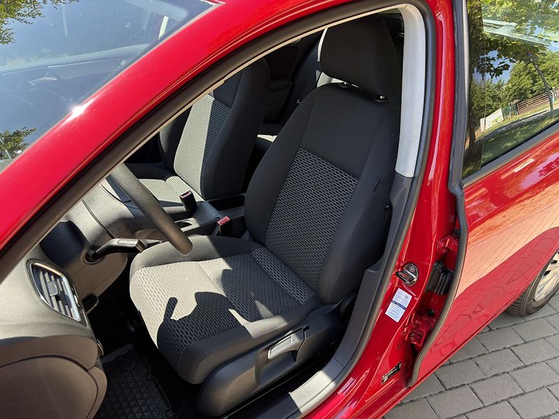 Volkswagen Golf 1.4 75kw Trend - fotka 19 z 29