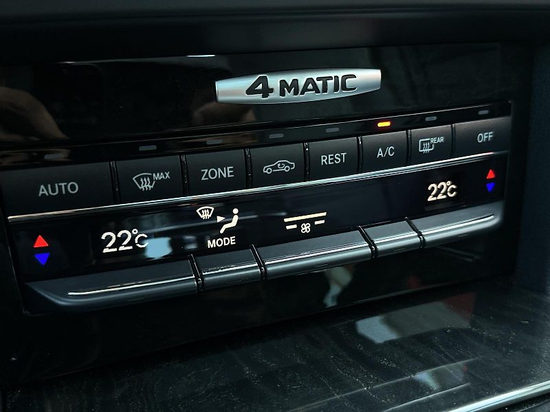 Mercedes-Benz Třídy E 350 4Matic 272PS NAVI KAMERA+P - fotka 23 z 39