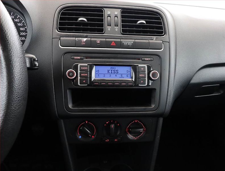 Volkswagen Polo (2011) 1.2 12V - fotka 9 z 15