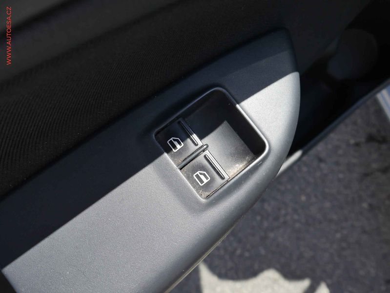 Škoda Octavia (2011) 1.6TDi, ČR, Klima - fotka 12 z 15