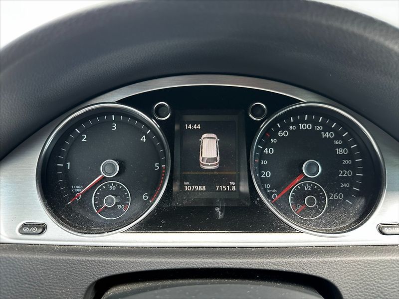 Volkswagen Passat 2,0 2.0TDI 103kW DSG Highline - fotka 24 z 40