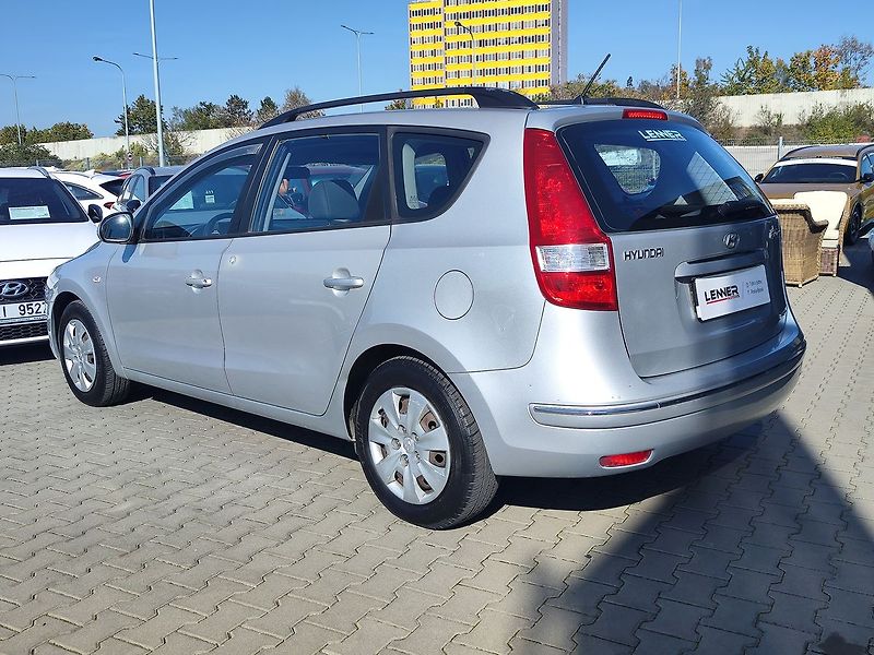 Hyundai i30 1.6 CRDI/85kW Comfort - fotka 7 z 23