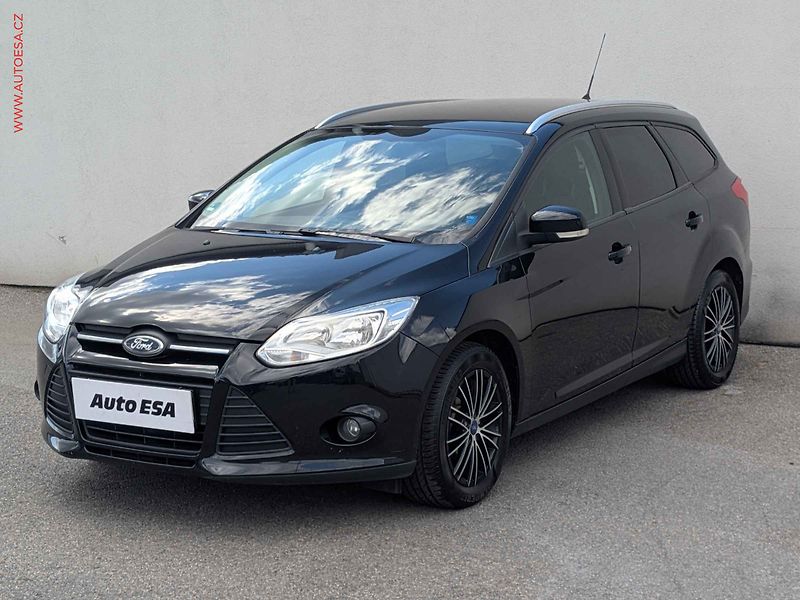 Ford Focus (2011) 1.6 i, AC, výhřev sed - fotka 3 z 16