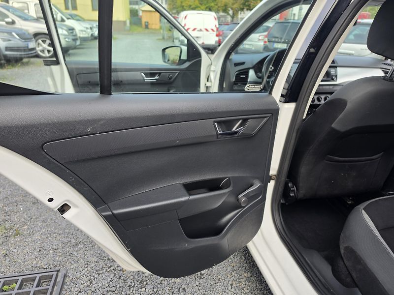 Škoda Fabia 1.4 TDI Parkovací senzory  - fotka 6 z 17