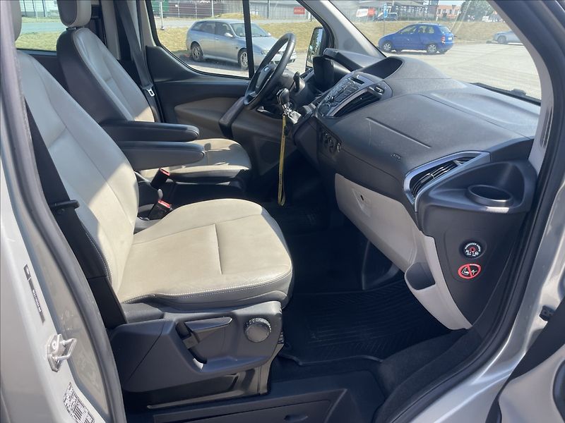 Ford Tourneo Custom 2,2 TDCi 114kw Titanium 8míst - fotka 12 z 37
