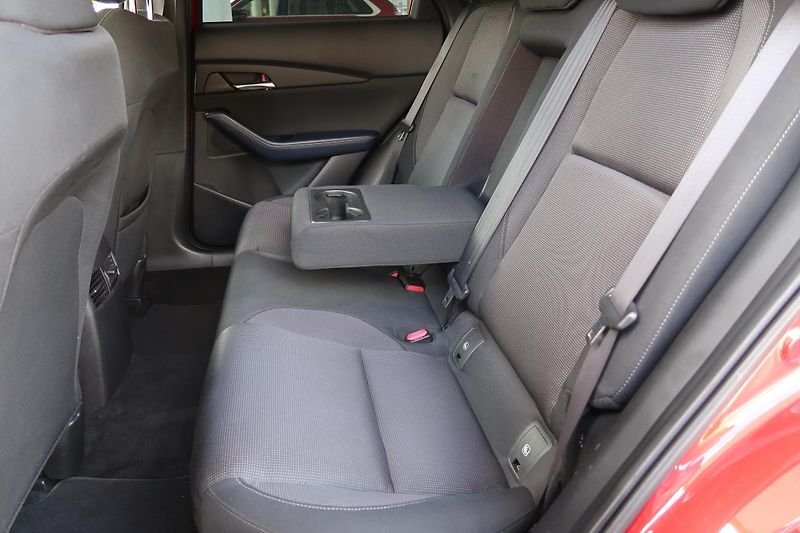 Mazda CX-30 (2019) 2,0 G122 AT Plus ČR, servis. - fotka 16 z 33