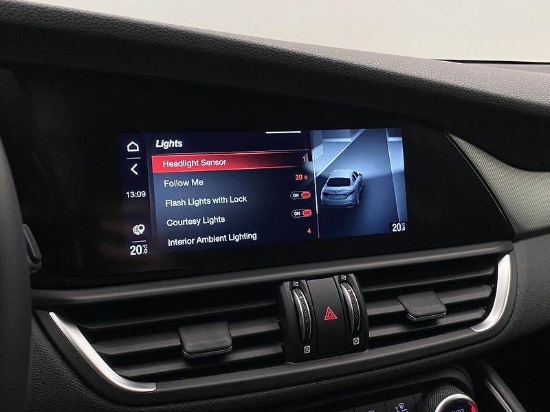 Alfa Romeo Giulia 2.0T VELOCE Q4 AUT  - fotka 51 z 56