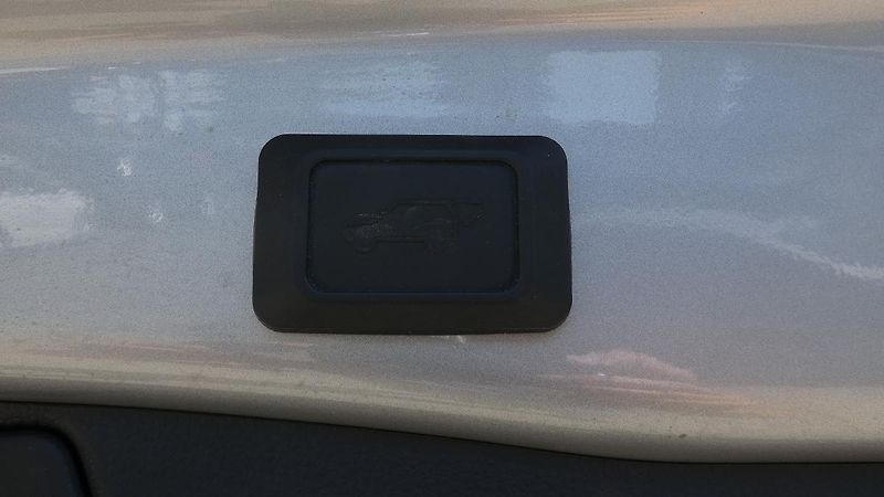 Toyota RAV4 2.5 Hybrid Selection 4WD e-CVT - fotka 21 z 24