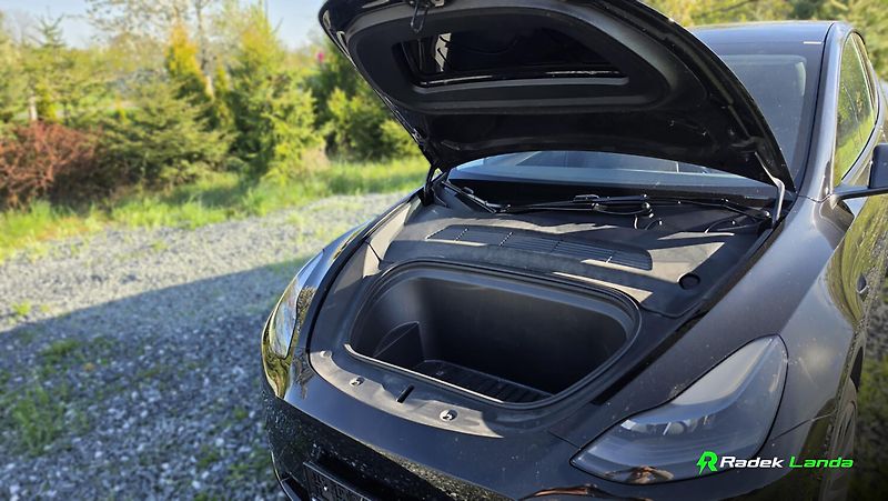 Tesla Model Y (2021) Dual Motor 4×4 - fotka 4 z 8