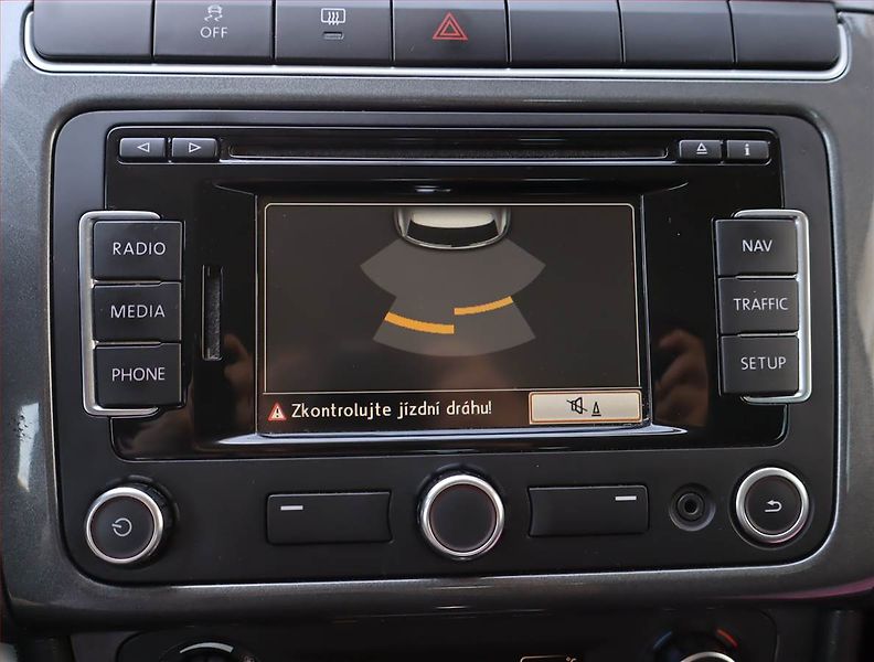 Volkswagen Polo (2012) 1.6 TDI, Automat, Navi, Xenony - fotka 19 z 19