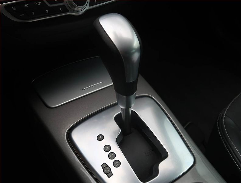 Renault Laguna (2012) 2.0 dCi, Automat, Serv.kniha - fotka 13 z 20