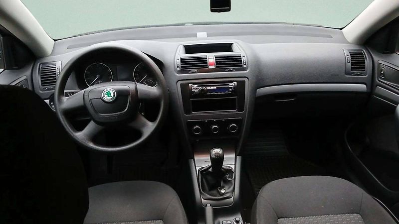 Škoda Octavia Tour 1.6MPI MT5 - fotka 16 z 33
