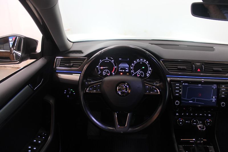 Škoda Superb (2015) 2.0TDI DSG STYLE+ Navi LED - fotka 39 z 43