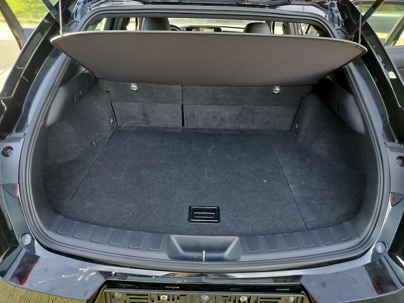 Lexus UX 250h kožené a vyhřívané sedačky - fotka 20 z 21