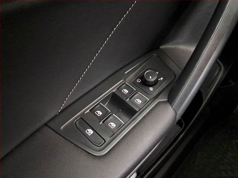 Volkswagen Tiguan Allspace (2022) R-Line 2.0 TSI - fotka 18 z 22