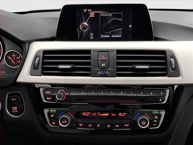 BMW Řada 3 (2017) 318 d, Automat, Navi, Tempomat - fotka 12 z 24