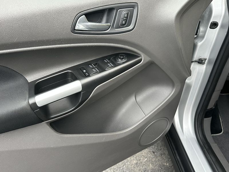 Ford Tourneo Connect (2018) 1.5/88kW* 7.Míst * 1.Maj. - fotka 5 z 50
